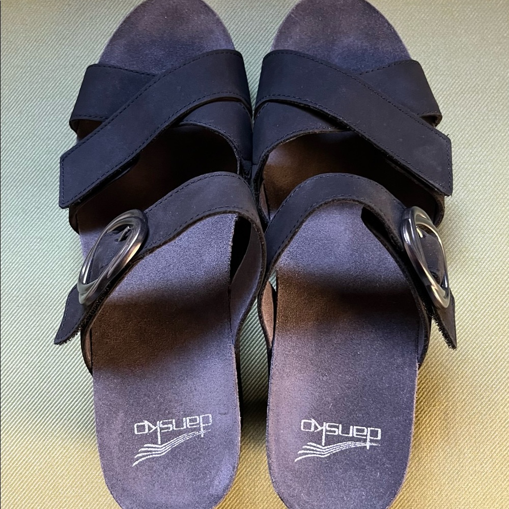 Dansko Susie Sandal size 8 (39). Excellent condition